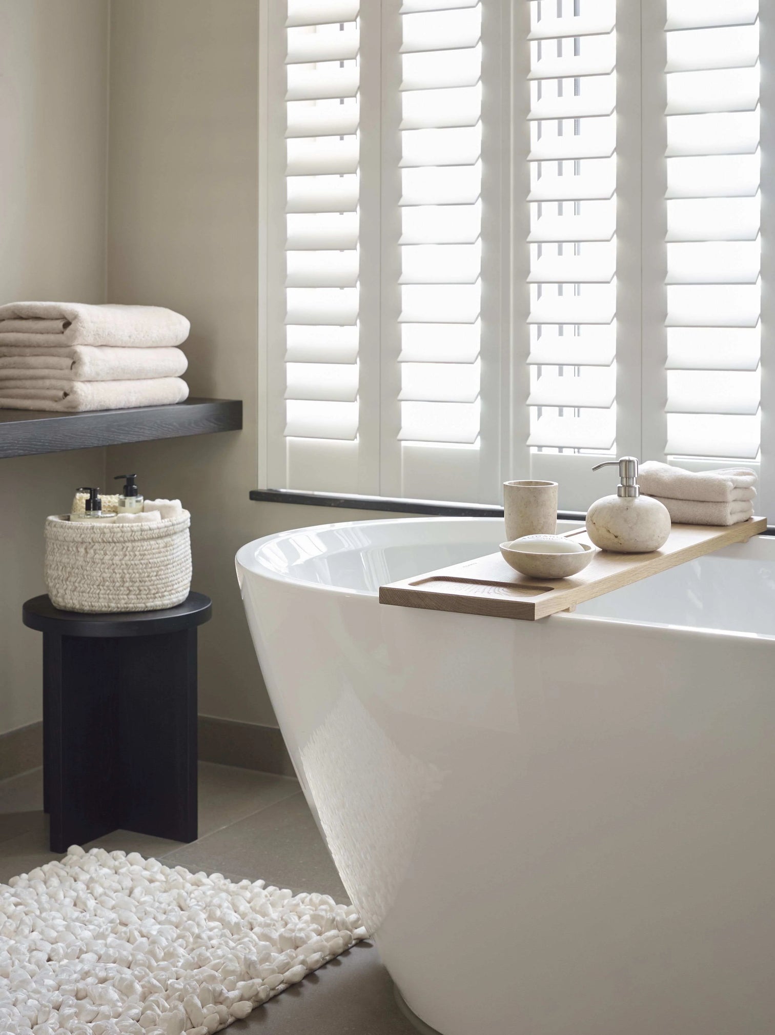 
Handcrafted Premium Bathtub Tray "Mink" Made of Solid Oak, 80 x 22 cm - Natural