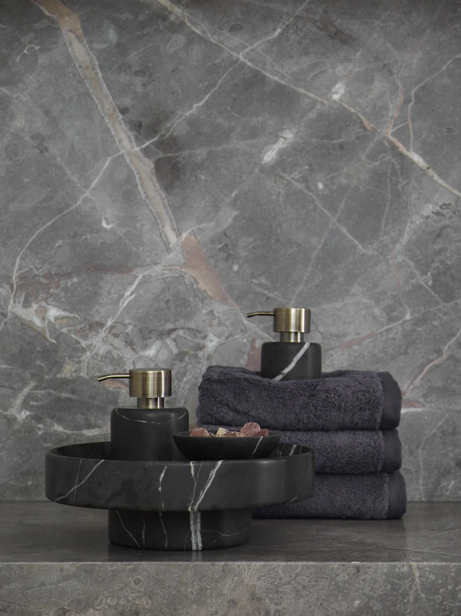 
Large handcrafted, luxurious bath tray "Nero Lux" Ø 30 cm made of marble, Black