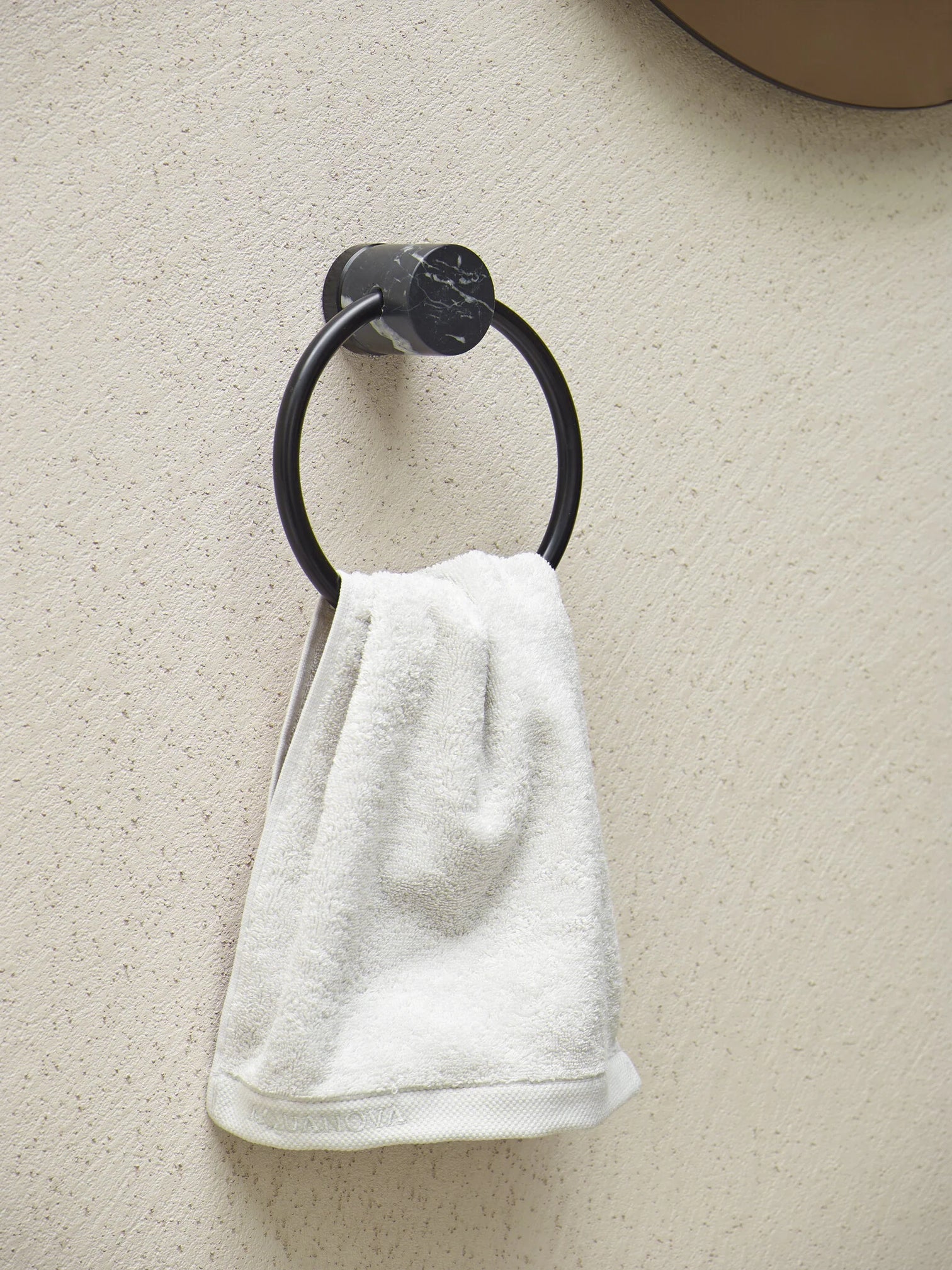 
Luxurious, handcrafted towel holder "Nero Lux" for wall mounting, Black