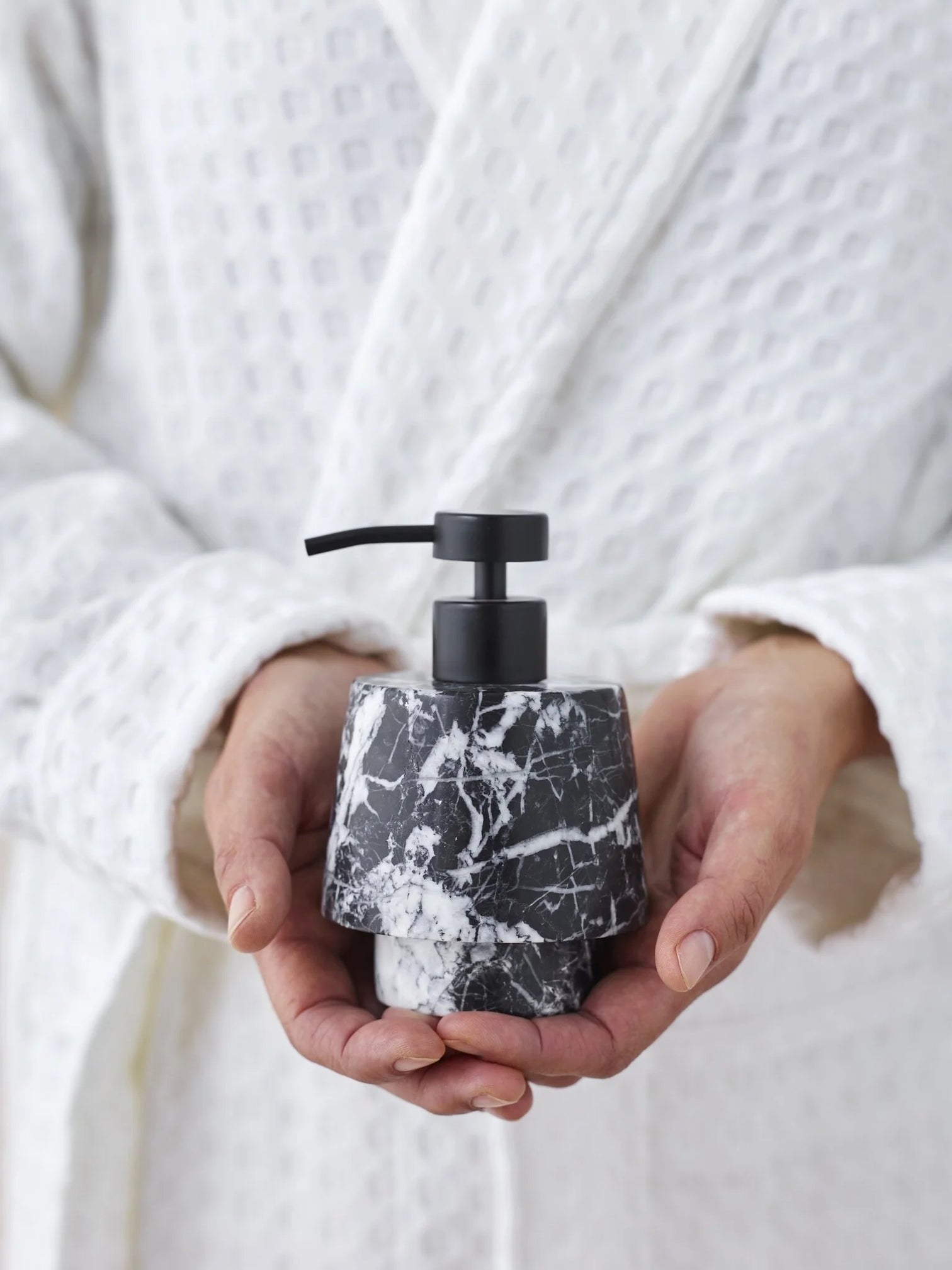 
Handcrafted, luxurious "Orion" 120ml marble soap dispenser, black