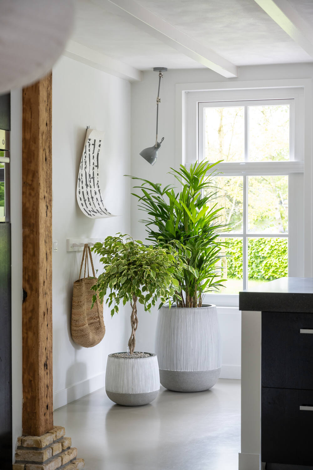 
Premium Indoor/Outdoor Planter "Perry White Stripe"