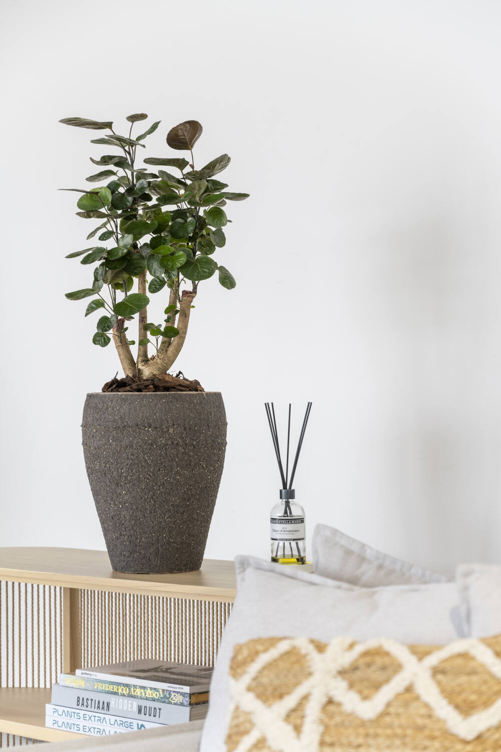 
High-quality indoor/outdoor planter "Mediterranean Artemis" - Umber Brown / Ø 40 x 50 cm