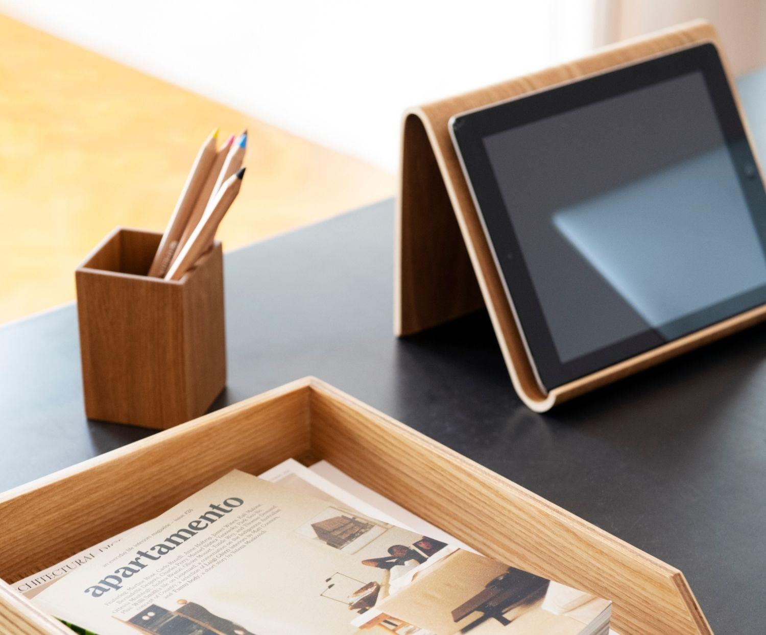 
iPad Halter „Zillow“ aus Weidenholz