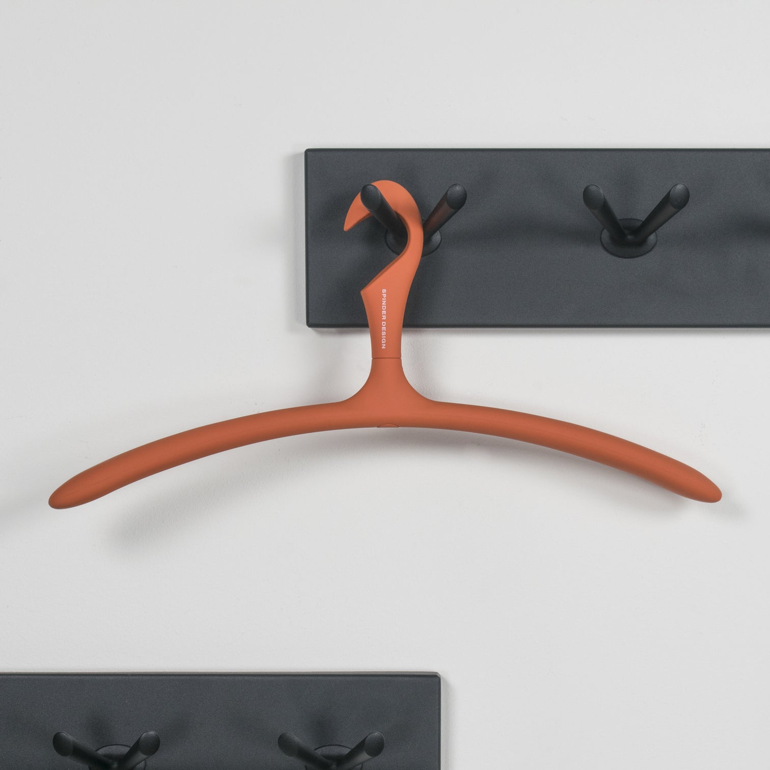 
Design Kleiderbügel „Arx“, 5er-Set - Orange