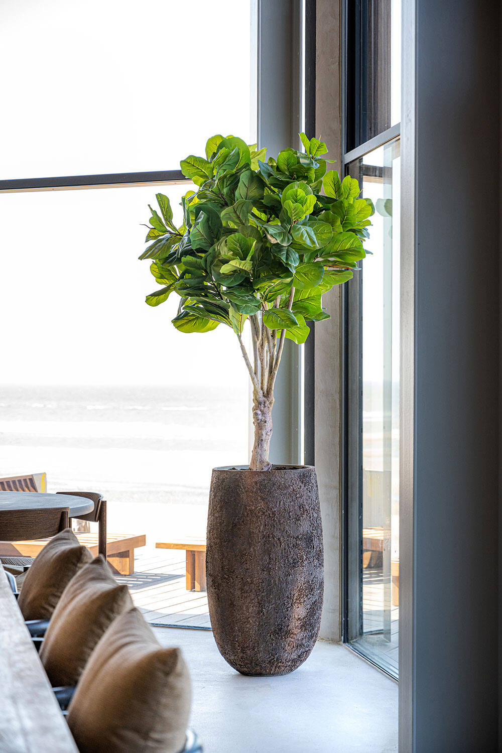 
High-quality indoor/outdoor planter "Oyster Tarb" - Imperial Brown
