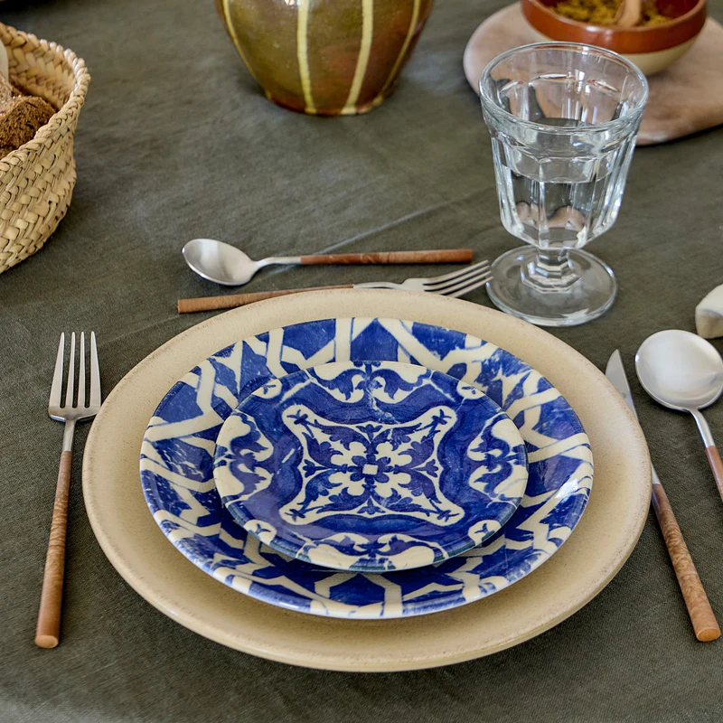 
Assiette à salade et à dessert faite main « Elements » - Algarve Bleu 02