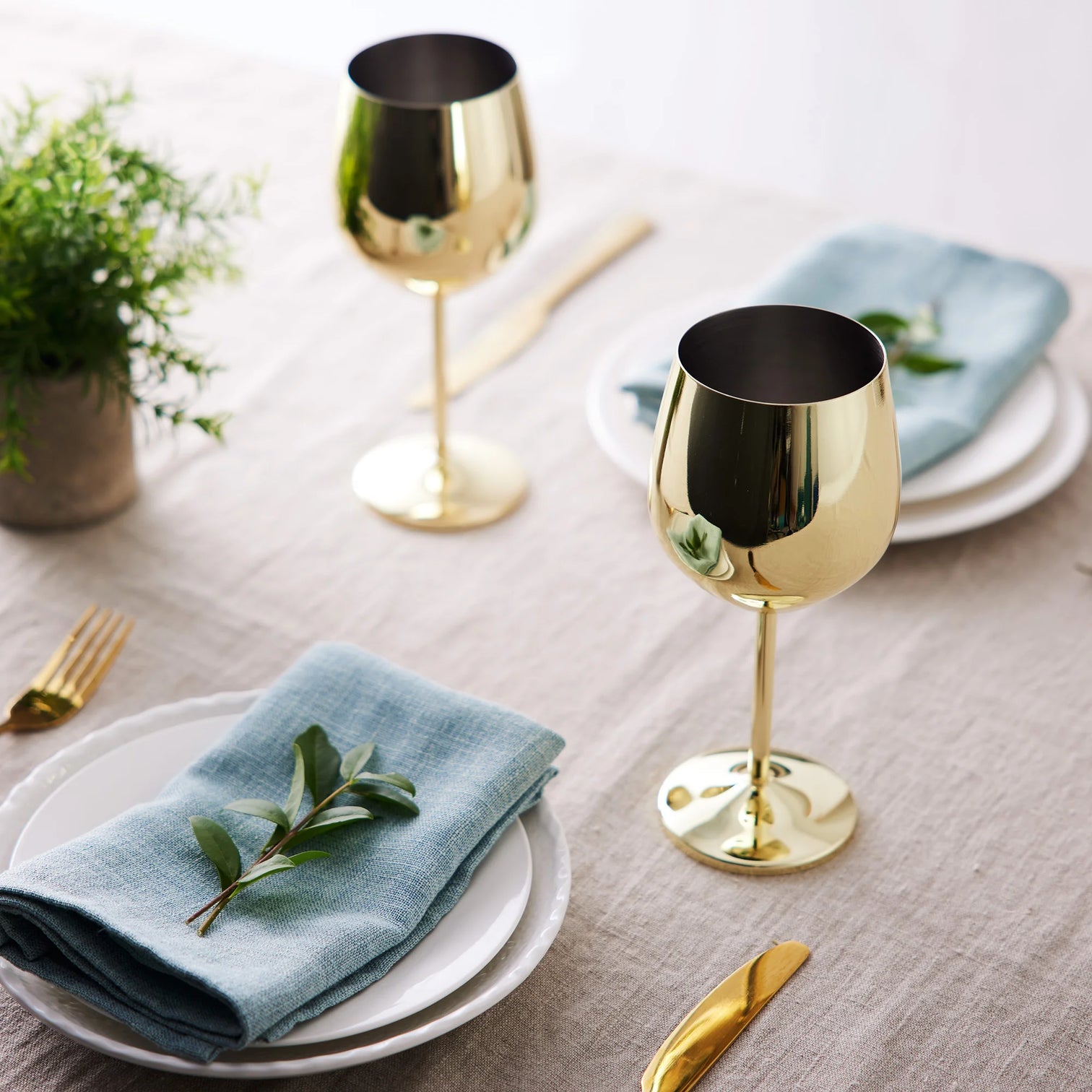 
4-piece set of unbreakable "Steel" stainless steel wine glasses, 500 ml - Shiny gold