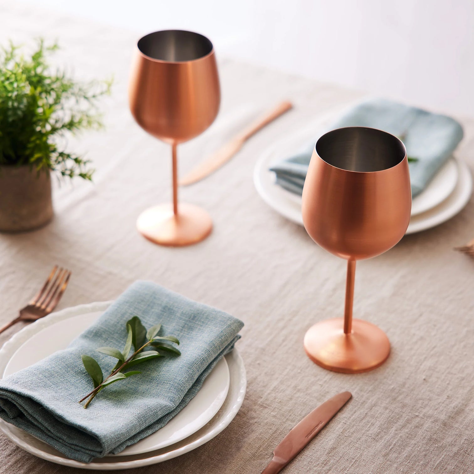 
4-piece set of unbreakable "Steel" stainless steel wine glasses, 500 ml - Rose gold matte