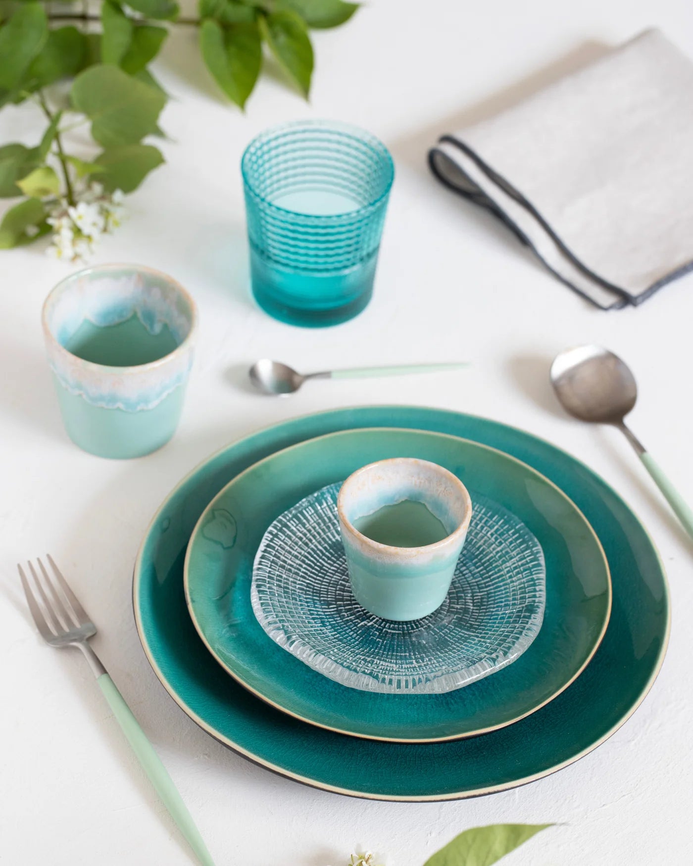 
Lot de 12 tasses artisanales « Grespresso Lungo » blanc et aqua