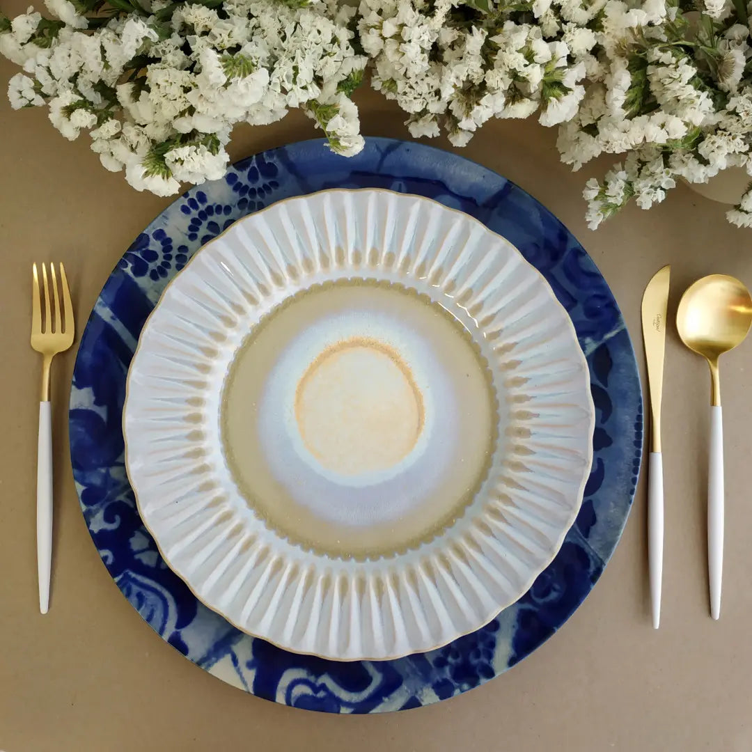 
Assiette plate artisanale « Cristal » - Nacré bleu