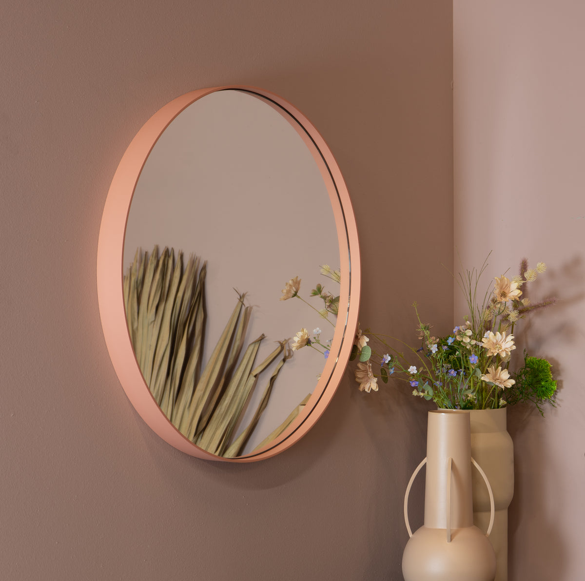 
Specchio da parete rotondo di design „Donna“ Ø 60 cm - Argilla Terra