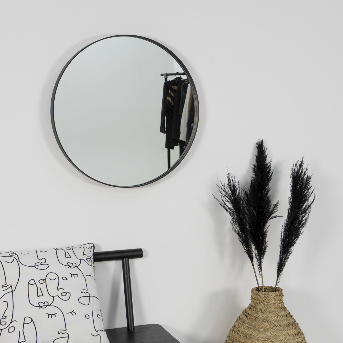 
Specchio da parete rotondo di design „Donna“ Ø 60 cm - Nero
