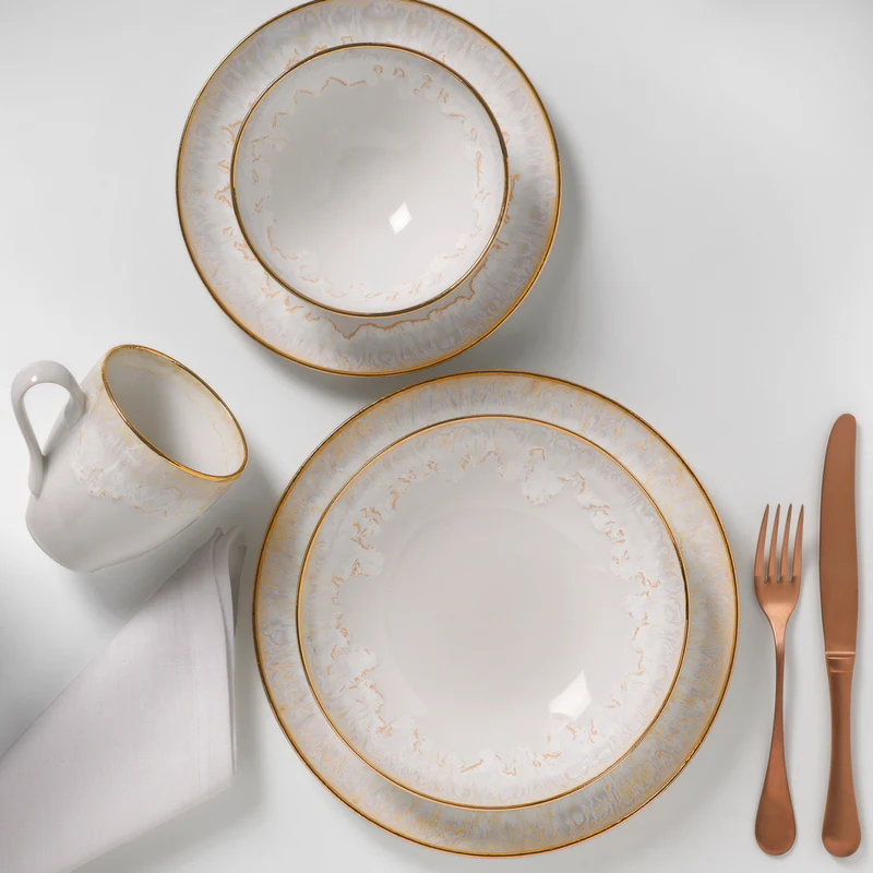 
Tasse artisanale « Taormine » - Blanc avec un bord en or 18 carats