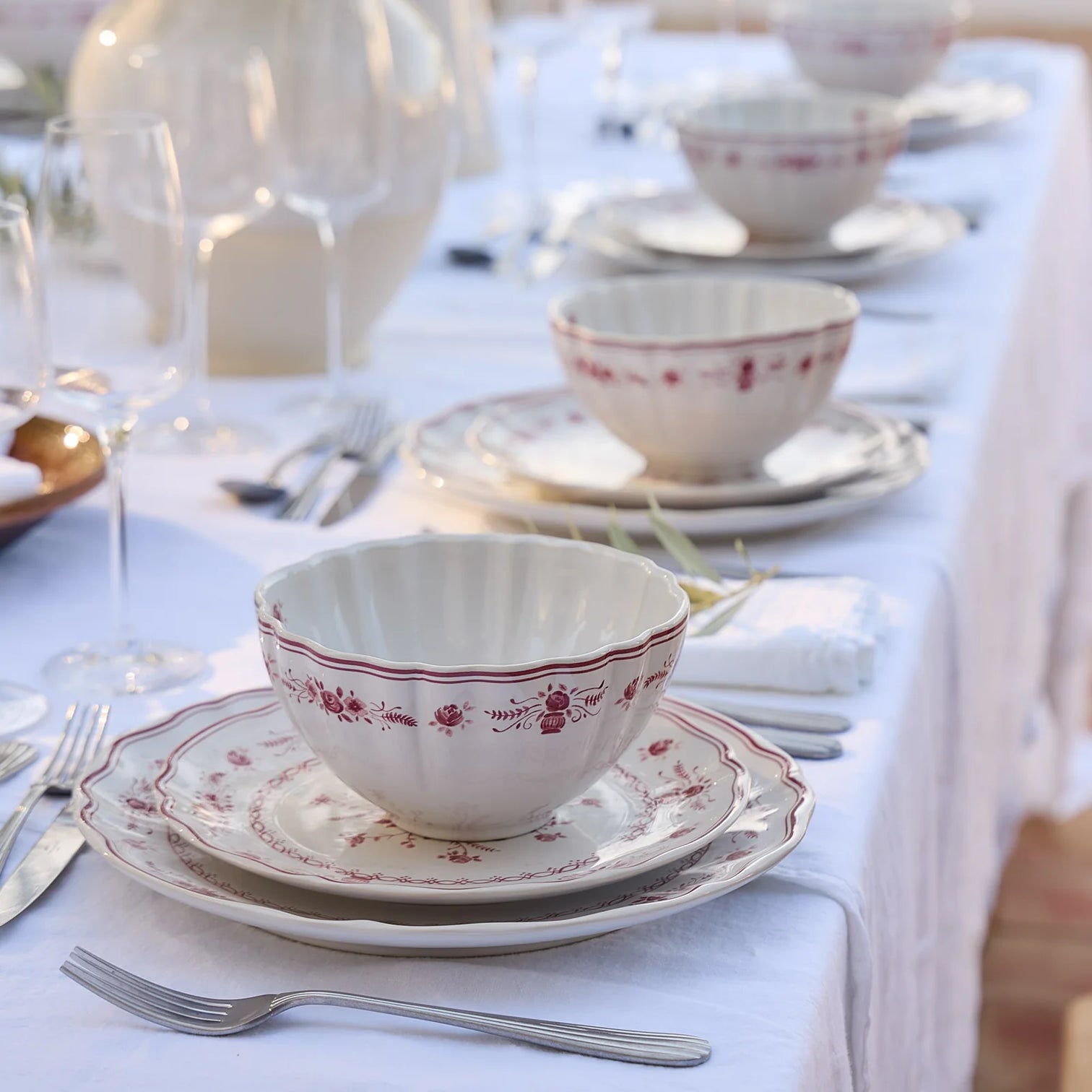 
Handcrafted Dinnerware Set "Vila", White & Red, 12-piece