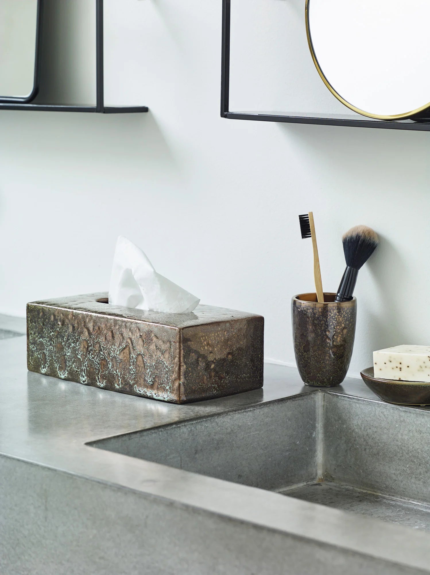 
Boîte à mouchoirs design artisanale en céramique « Ugo », bronze vintage