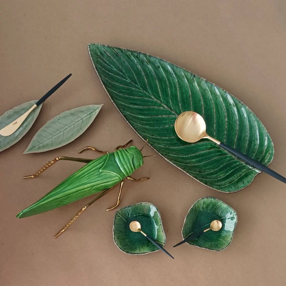 
Handmade Serving Platter "Riviera Strelizia Leaf" - Drills