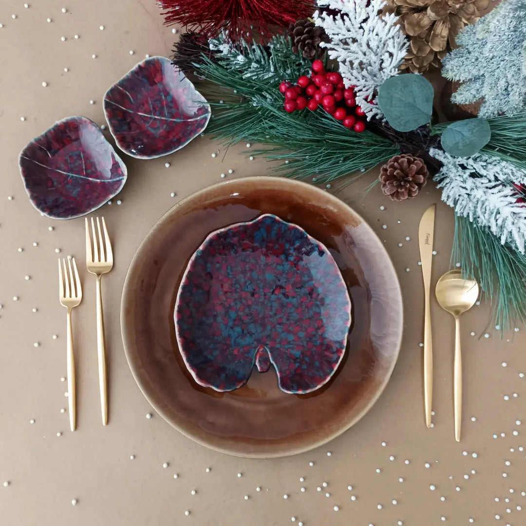 
Handmade Bread Plate "Riviera Hydrangea Leaf" - Vignette
