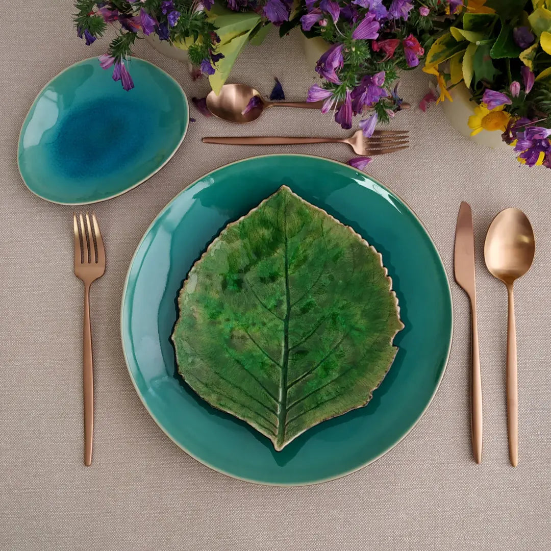
Assiette à salade et dessert artisanale « Riviera Hydrangea leaf » - Tomate