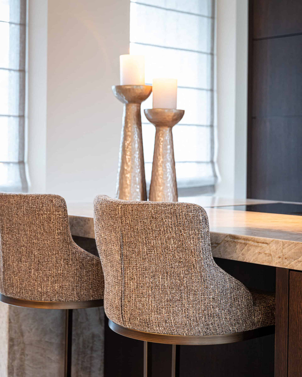 
Sedia da bar di design di alta qualità “Bolton”, set da 2 - Piedini: Brushed Gold, rivestimento: Brown Tweed