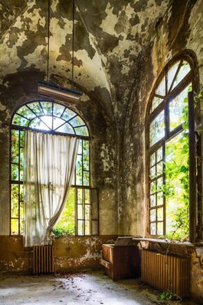 Acrylic glass picture "abandoned villa" 120 x 80 cm